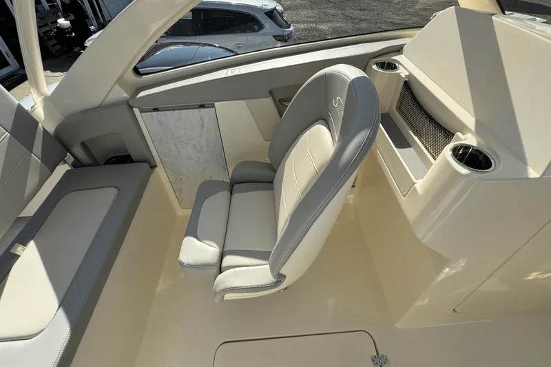 Slide: The Image of Scout 240 Dorado 2025 - 30