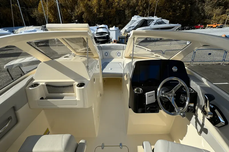 Slide: The Image of Scout 240 Dorado 2025 - 32