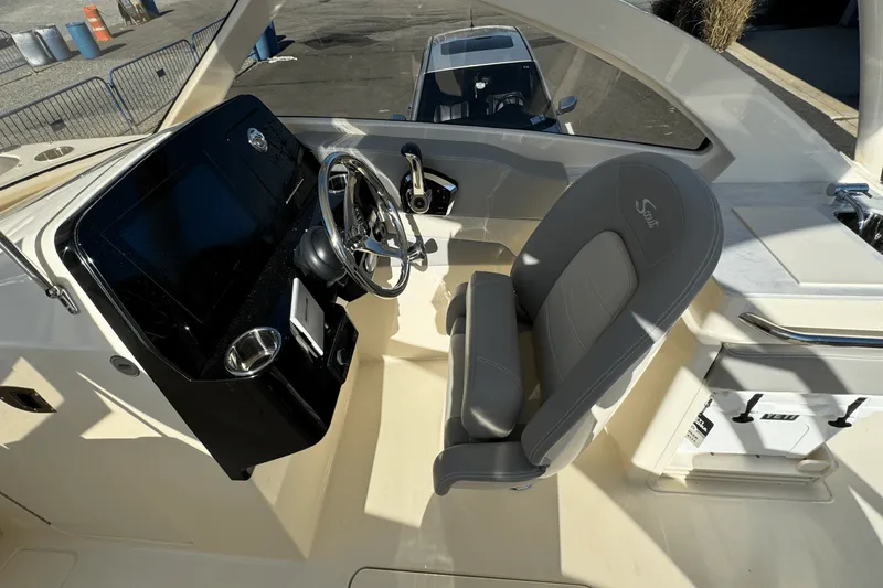 Slide: The Image of Scout 240 Dorado 2025 - 33