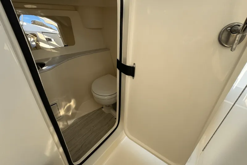 Slide: The Image of Scout 240 Dorado 2025 - 37