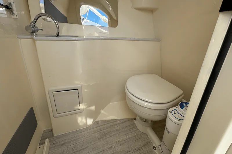 Slide: The Image of Scout 240 Dorado 2025 - 38