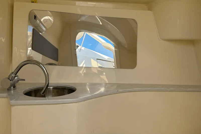 Slide: The Image of Scout 240 Dorado 2025 - 39