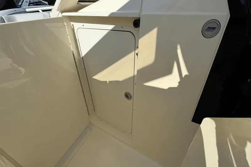 Slide: The Image of Scout 240 Dorado 2025 - 43