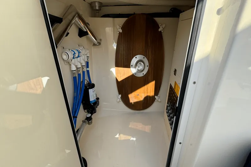 Slide: The Image of Scout 240 Dorado 2025 - 44