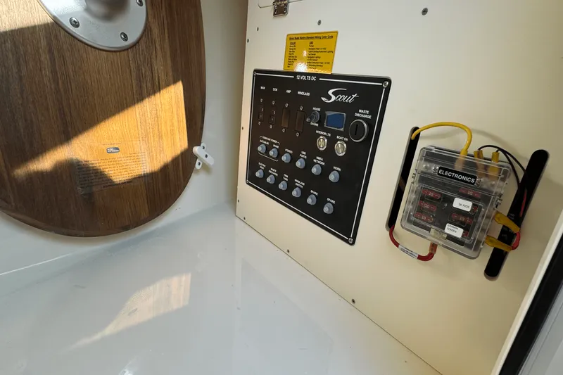 Slide: The Image of Scout 240 Dorado 2025 - 45