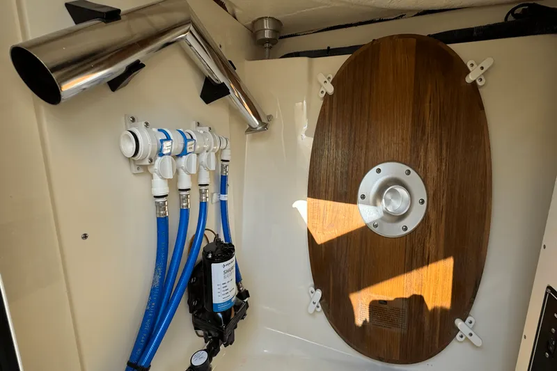 Slide: The Image of Scout 240 Dorado 2025 - 46