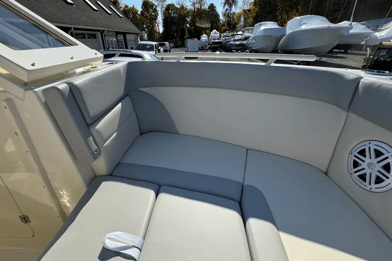 Slide: The Image of Scout 240 Dorado 2025 - 49