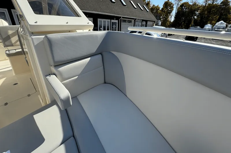 Slide: The Image of Scout 240 Dorado 2025 - 50