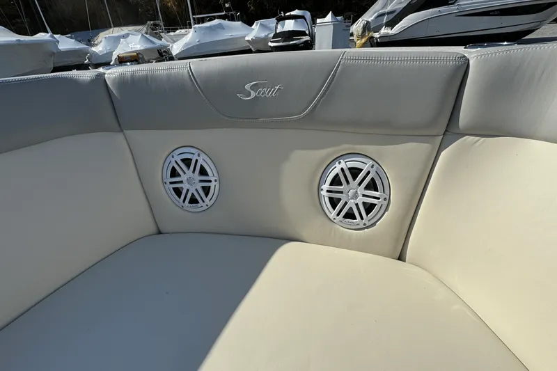 Slide: The Image of Scout 240 Dorado 2025 - 52