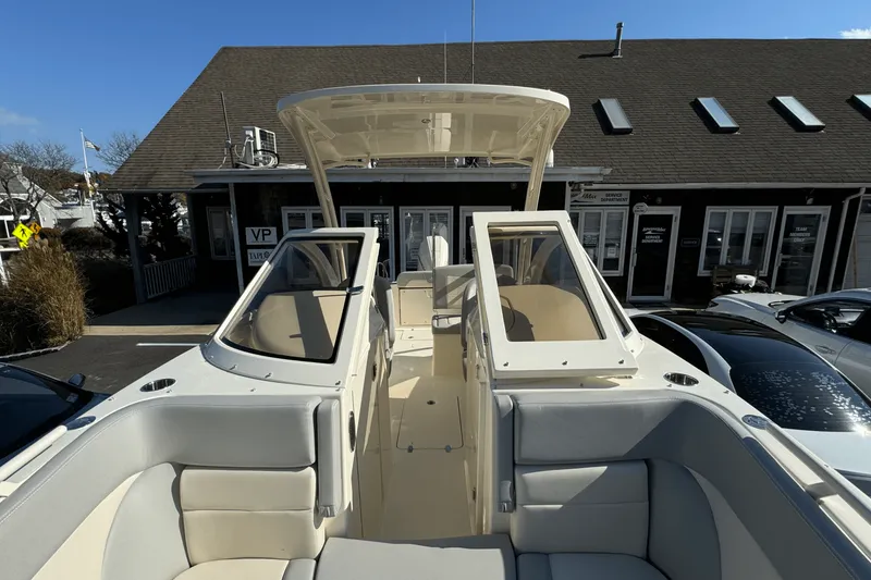 Slide: The Image of Scout 240 Dorado 2025 - 54