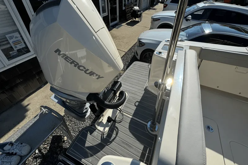 Slide: The Image of Scout 240 Dorado 2025 - 6