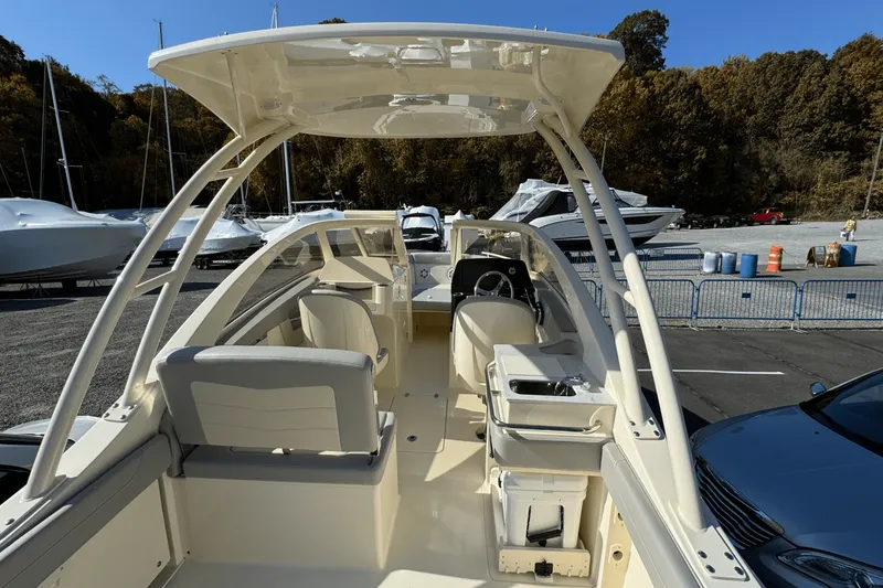 Slide: The Image of Scout 240 Dorado 2025 - 8