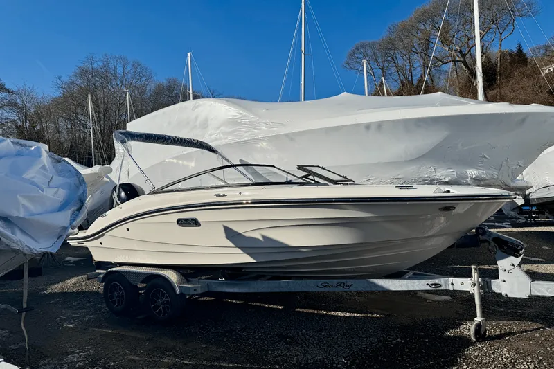 Slide: The Image of Sea Ray SPX 190 Outboard 2025 - 1