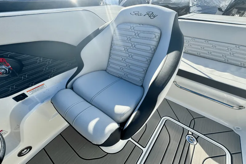 Slide: The Image of Sea Ray SPX 190 Outboard 2025 - 11