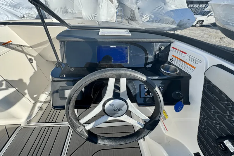 Slide: The Image of Sea Ray SPX 190 Outboard 2025 - 14