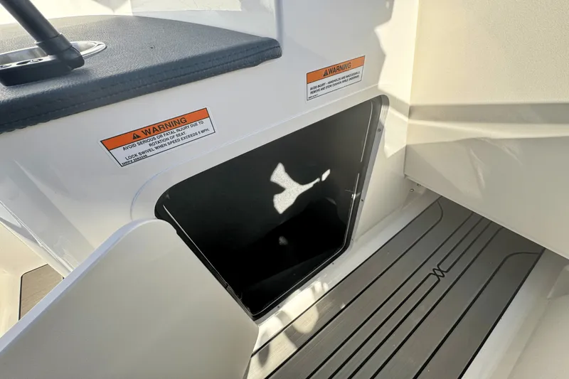 Slide: The Image of Sea Ray SPX 190 Outboard 2025 - 16