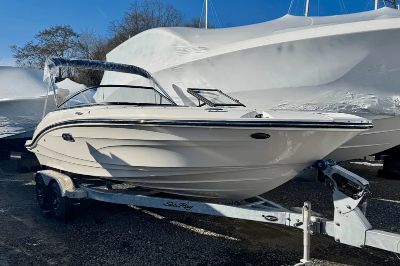 Slide: The Image of Sea Ray SPX 190 Outboard 2025 - 2