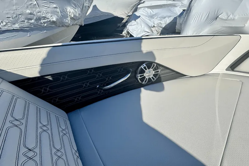 Slide: The Image of Sea Ray SPX 190 Outboard 2025 - 20