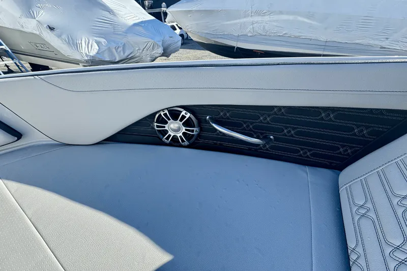 Slide: The Image of Sea Ray SPX 190 Outboard 2025 - 21