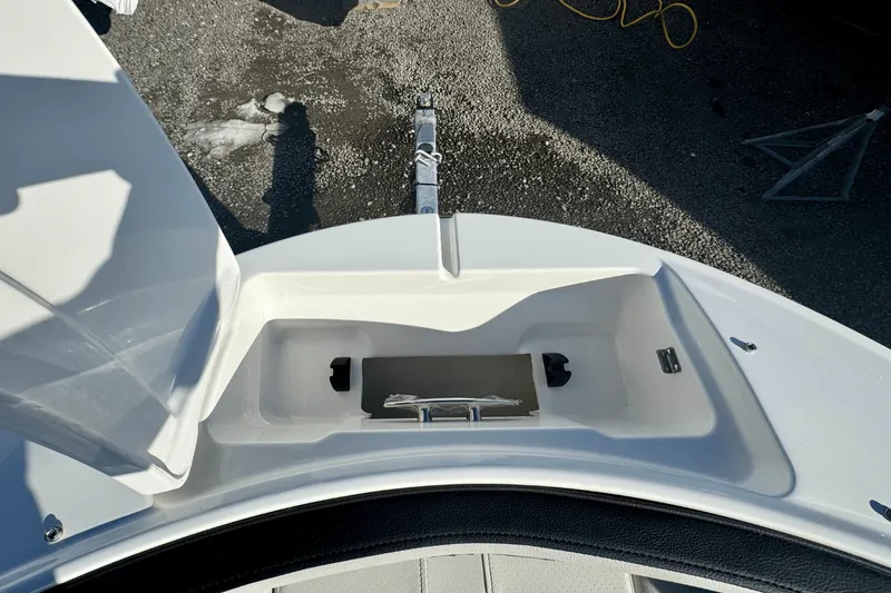Slide: The Image of Sea Ray SPX 190 Outboard 2025 - 24