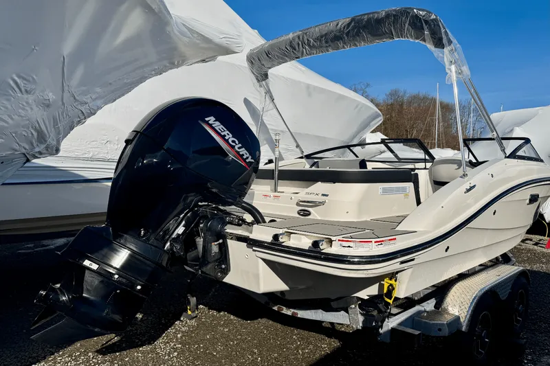 Slide: The Image of Sea Ray SPX 190 Outboard 2025 - 3