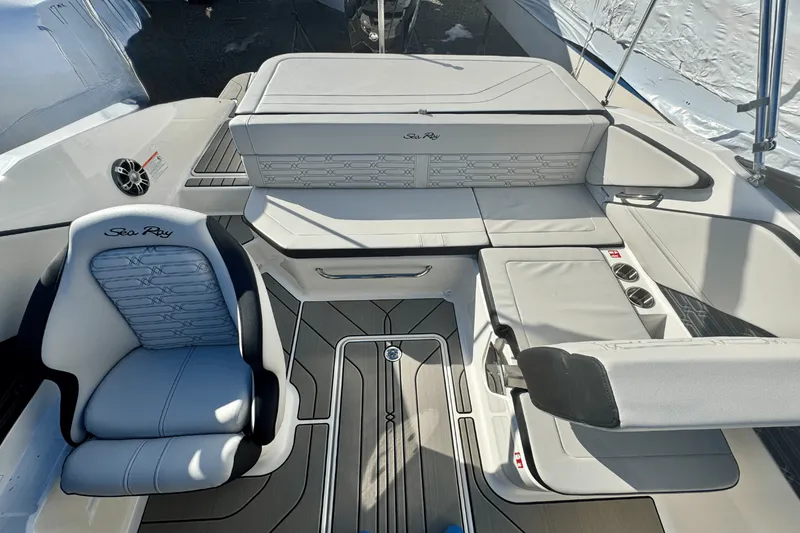 Slide: The Image of Sea Ray SPX 190 Outboard 2025 - 7