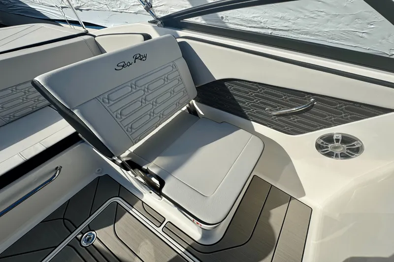 Slide: The Image of Sea Ray SPX 190 Outboard 2025 - 8