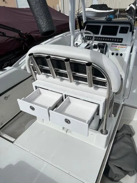 Slide: The Image of Finseeker 230FS 2024 - 8