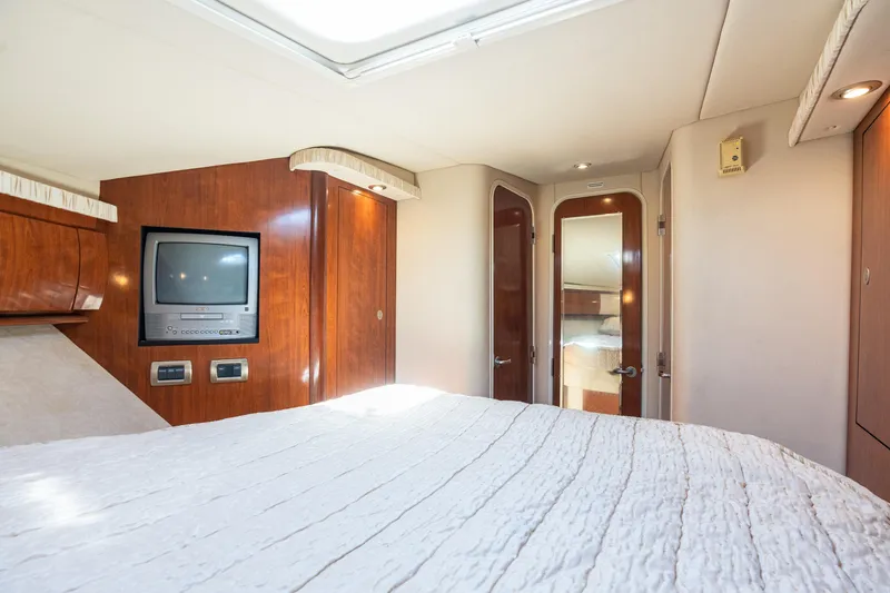 Slide: The Image of Sea Ray 420 Sundancer 2004 - 26
