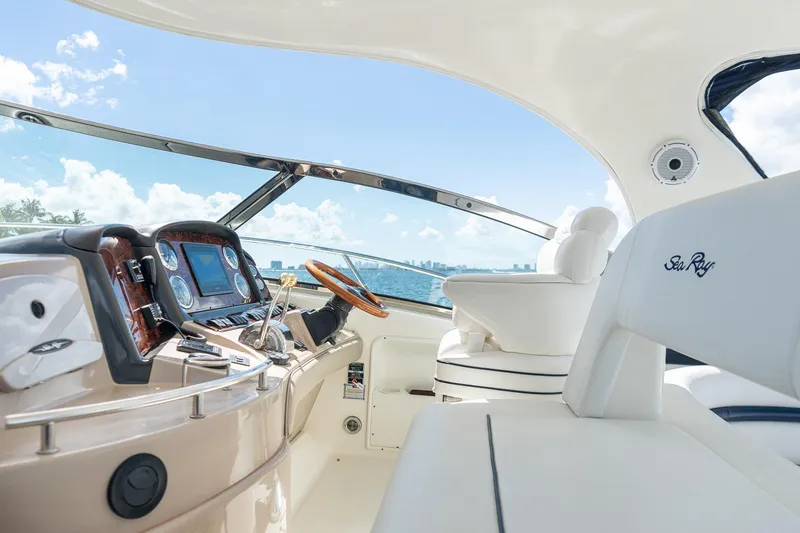 Slide: The Image of Sea Ray 420 Sundancer 2004 - 18