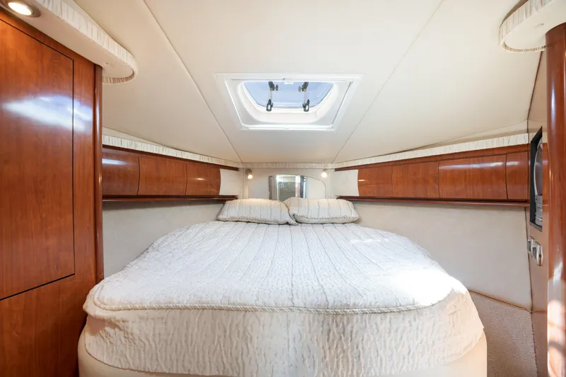 Slide: The Image of Sea Ray 420 Sundancer 2004 - 25