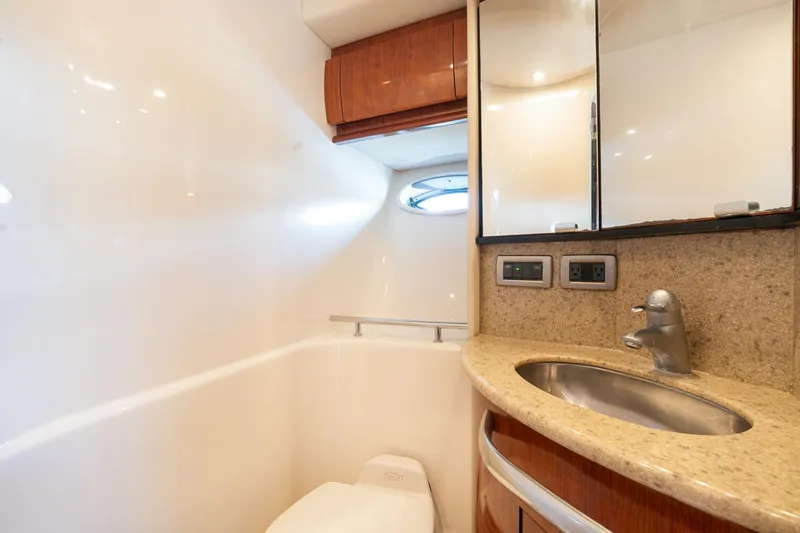 Slide: The Image of Sea Ray 420 Sundancer 2004 - 27