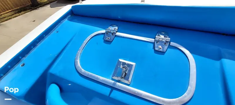 Slide: The Image of Glove box hinge os broken - 16218917