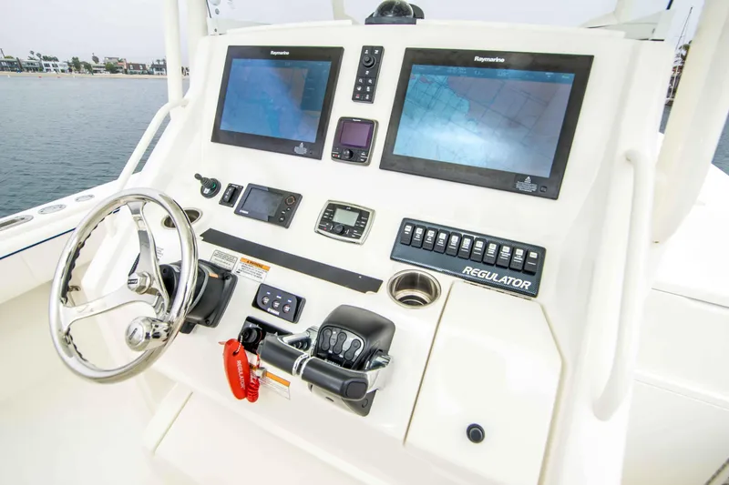 Slide: The Image of Regulator Marine 34SS 2016 - 9