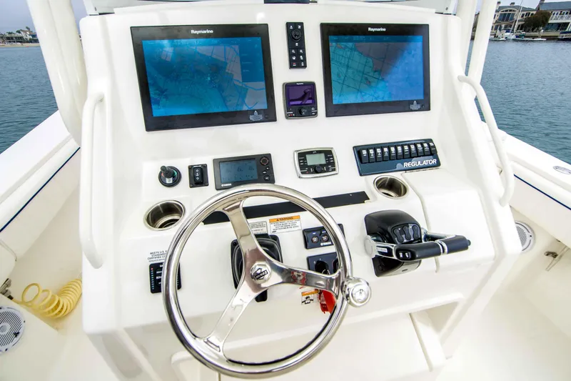 Slide: The Image of Regulator Marine 34SS 2016 - 8
