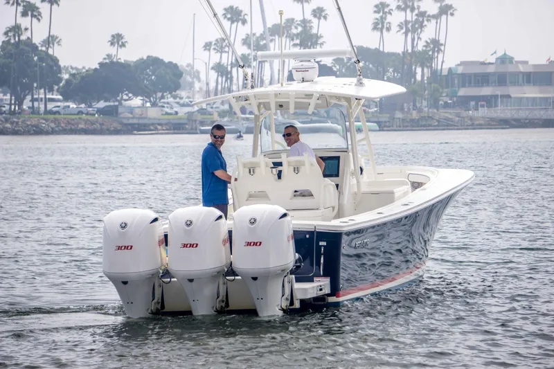 Slide: The Image of Regulator Marine 34SS 2016 - 3