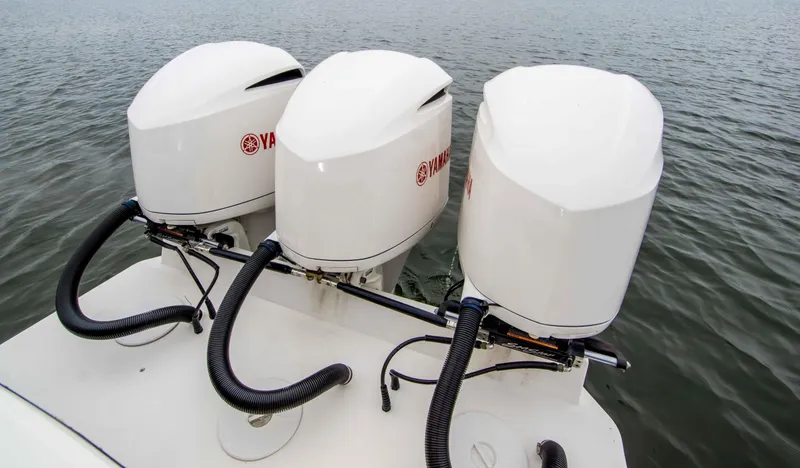 Slide: The Image of Regulator Marine 34SS 2016 - 16