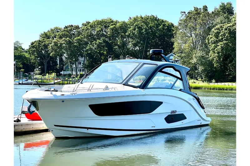 Slide: The Image of Sea Ray 370 SUNDANCER OB 2023 - 0