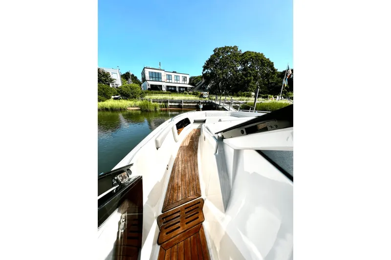 Slide: The Image of Sea Ray 370 SUNDANCER OB 2023 - 33