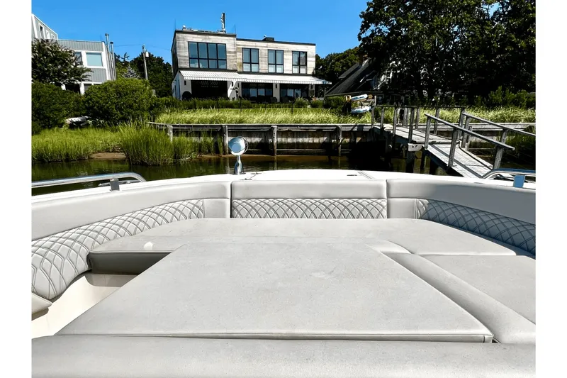 Slide: The Image of Sea Ray 370 SUNDANCER OB 2023 - 35