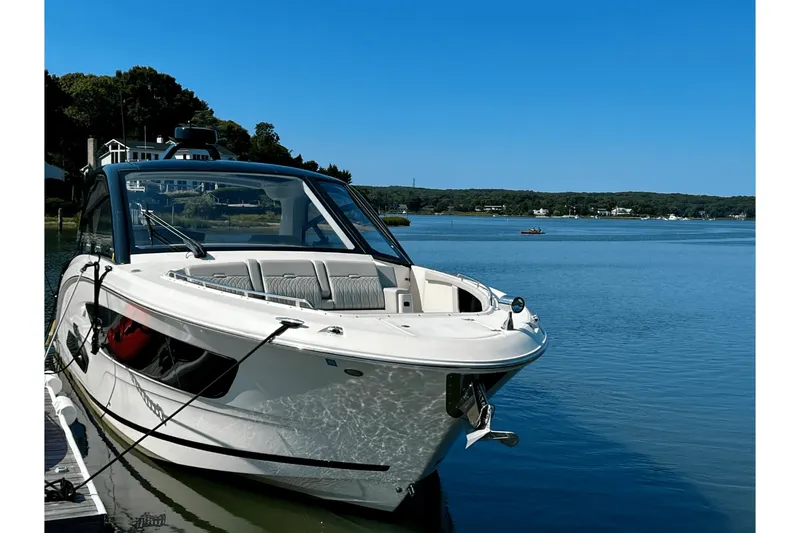 Slide: The Image of Sea Ray 370 SUNDANCER OB 2023 - 5