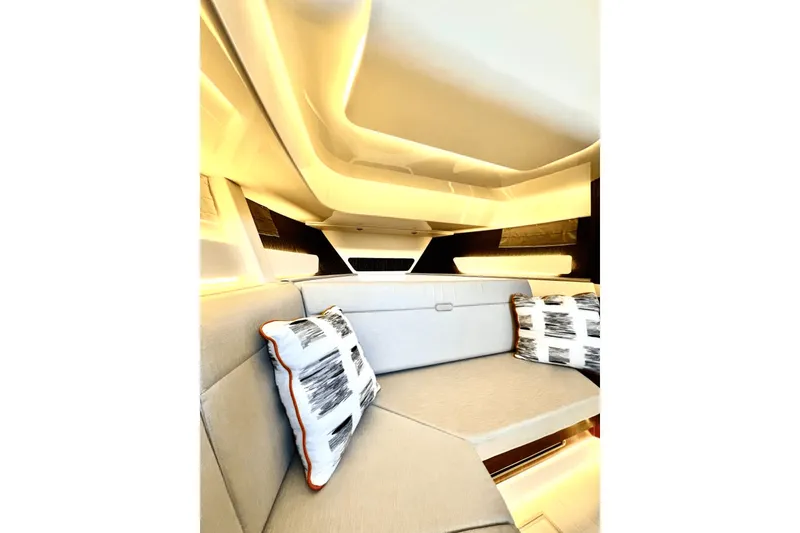 Slide: The Image of Sea Ray 370 SUNDANCER OB 2023 - 50