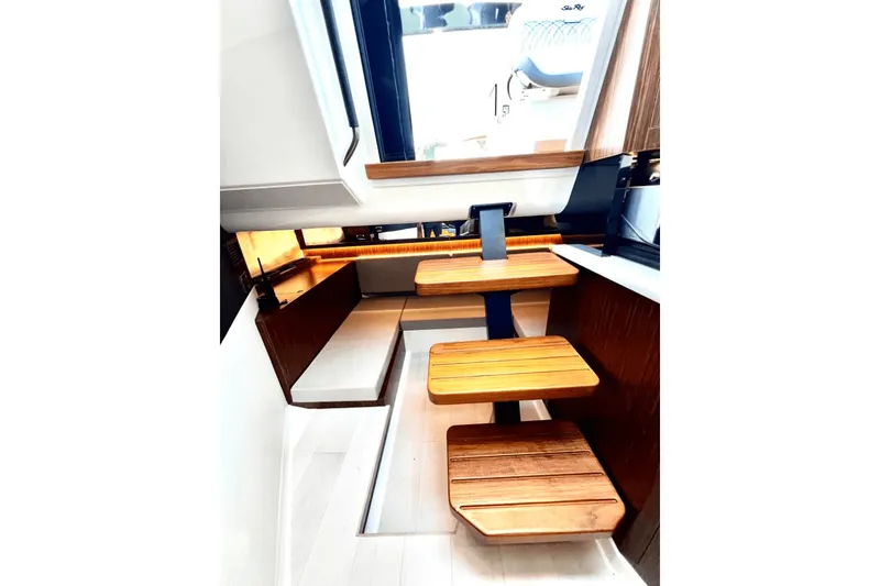 Slide: The Image of Sea Ray 370 SUNDANCER OB 2023 - 59