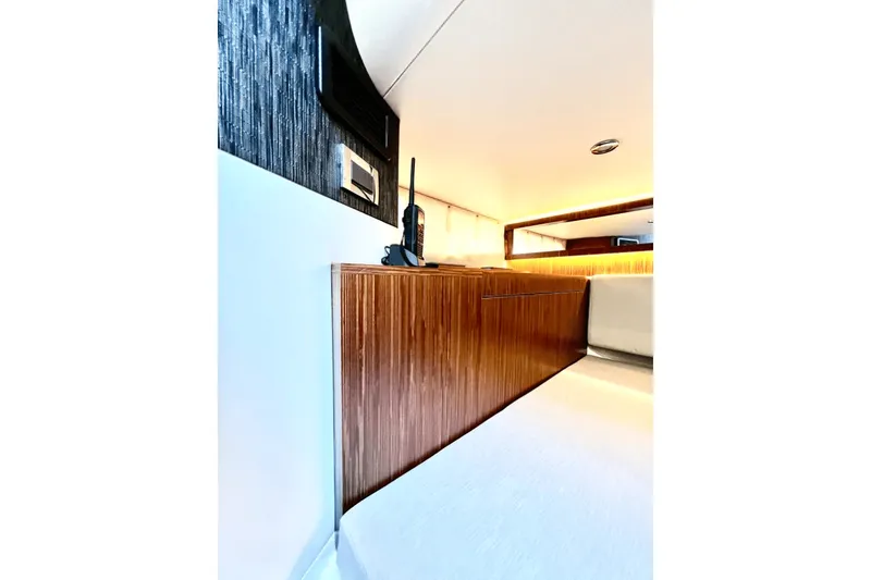 Slide: The Image of Sea Ray 370 SUNDANCER OB 2023 - 63