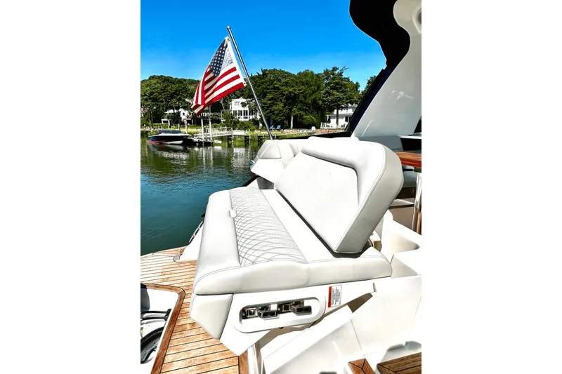 Slide: The Image of Sea Ray 370 SUNDANCER OB 2023 - 72