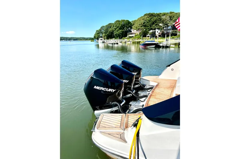 Slide: The Image of Sea Ray 370 SUNDANCER OB 2023 - 74