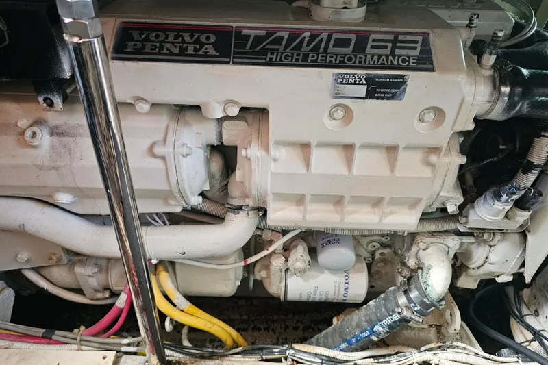 Slide: The Image of Carver Yachts 444 Cockpit Motor Yacht 2004 - 14