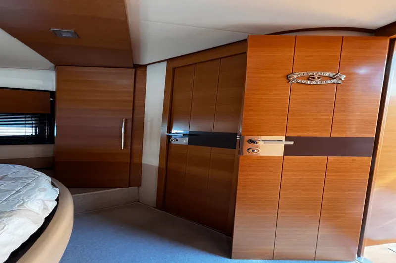 Slide: The Image of Azimut 47 FLYBRIDGE 2011 - 16