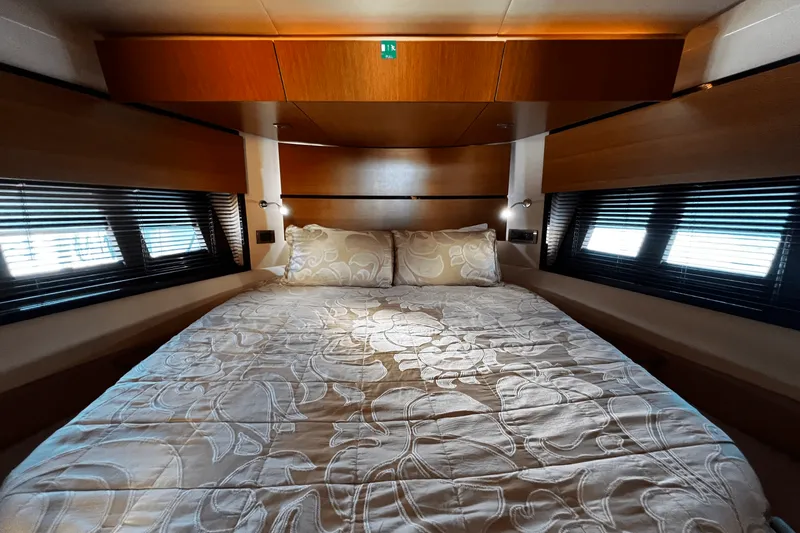 Slide: The Image of Azimut 47 FLYBRIDGE 2011 - 17