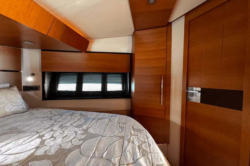 Slide: The Image of Azimut 47 FLYBRIDGE 2011 - 18